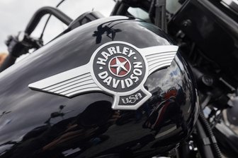 Autofahrerin nimmt Harley-Fahrer in Zwickau die Vorfahrt - Der Fahrer einer Harley-Davidson ist in Zwickau bei einem Unfall verletzt worden.