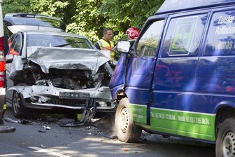 Autofahrerin stirbt bei Unfall auf B 92 -