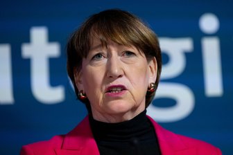 Autoindustrie rechnet mit größerem Stellenabbau - VDA-Präsidentin Hildegard Müller rechnet mit einem größeren Stellenabbau in der Automobilindustrie als bislang angenommen. (Archivfoto)