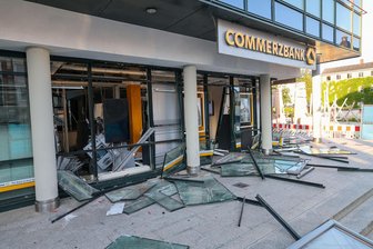 Automaten-Sprengung in Limbach-Oberfrohna: Gibt es einen Zusammenhang mit Taten in Zwickau? - Wer hat am 20. Juni einen Geldautomaten am Johannisplatz in die Luft gesprengt?