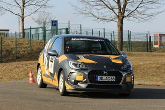 Automobilslalom: Lehrgang am Sachsenring lässt Teilnehmerherzen höher schlagen - Nicht nur graue Theorie haben die Teilnehmer des Lehrgangs des AMC Annaberg gepaukt. Auch die Praxis kam am Sachsenring nicht zu kurz.