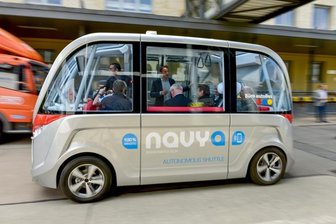 Autonomer Elektro-Kleinbus auf Testfahrt im Klinikum Chemnitz -