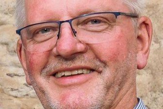 Autor stellt Buch über Lazarus Ercker vor - Autor Michael Schuster.