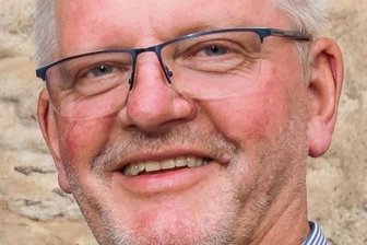 Autor stellt Buch über Lazarus Ercker vor - Autor Michael Schuster.