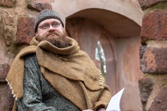 Autor will Geschichte erlebbar machen - Toni Kästner an der Einsiedelei auf dem Rochlitzer Berg. 