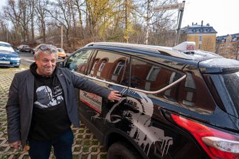 Autoreifen zerstochen, Fahrzeuge mit Säure beschädigt: Fahrlehrer fühlt sich im Vogtland nicht mehr sicher - Das Auto von Fahrlehrer Michael Marscheider ist mit Säure beschädigt worden.