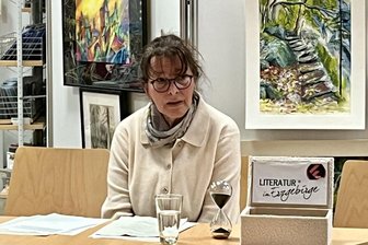 Autoren aus dem Erzgebirge betreten Lesebühne in Schwarzenberg - Heidemarie Meyer gab eine sehr berührende Geschichte auf der Lesebühne zum Besten.