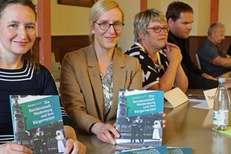 Autoren lesen fast zwei Stunden aus Bürgermeister-Buch - 