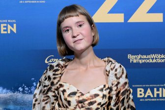 Autorin Caroline Wahl zur Kritik an ihrem Debütroman: „Ich bin überrascht, wie wütend Leute sind, wenn sie über mich sprechen“ - Autorin Caroline Wahl bei der Premiere des Films „22 Bahnen“, der auf ihrem Debütroman beruht. Den Roman lesen Sie ab sofort als Fortsetzungsroman in der „Freien Presse“.