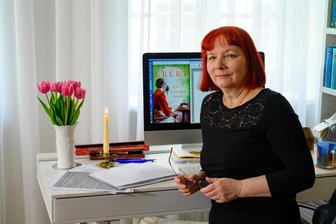 Autorin Sabine Ebert kommt nach Limbach-Oberfrohna - Sabine Ebert wird am 2. September im Schlosspark Wolkenburg aus ihrem Roman „Die zerbrochene Feder“ lesen.