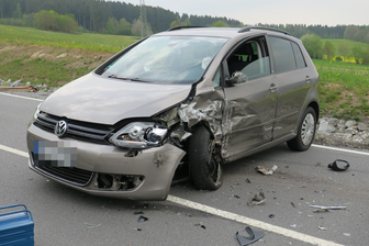 Autos kollidieren auf S 274 miteinander - Am Donnerstagnachmittag kollidierte auf der S 274 ein VW mit einem Skoda.