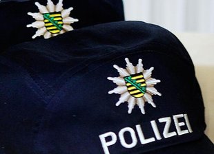 Autounfall - fünf Menschen schwer verletzt -