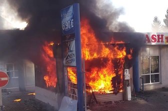 Autowaschanlage in Reichenbach brennt - Bei einem Brand an einer stillgelegten Autowaschanlage in Reichenbach ist am heutigen Donnerstag das Vordach der Anlage beschädigt worden.