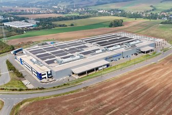Autozulieferer Meleghy investiert in Reinsdorf - Das Werk von Meleghy Automotive in Reinsdorf. Am Hallenende (rechts) sind die ersten Anbauelemente zu sehen.