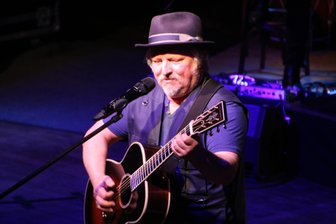 Axel Prahl begeistert im Tivoli - Axel Prahl bei seinem Konzert im Freiberger Tivoli.