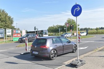 B 101 bei Freiberg: Zwei gute Nachrichten zur Baustelle - Das Einkaufszentrum „Am Häuersteig" war seit Montag auf der B 101 von Freiberg aus per Einbahnstraßenregelung erreichbar.