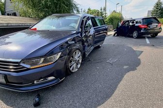 B 101: Drei Verletzte nach Frontalkollision in Großhartmannsdorf - darunter ein vierjähriges Kind - Der Unfall passierte in Großhartmannsdorf auf der B 101.