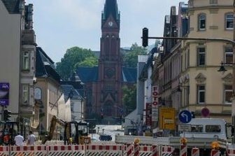B 101 in Aue dicht - Stau bis auf den Brünlasberg - Seit Montag gesperrt: die B101 in Aue. Für gut zwei Wochen läuft der Verkehr nun auf Umwegen.