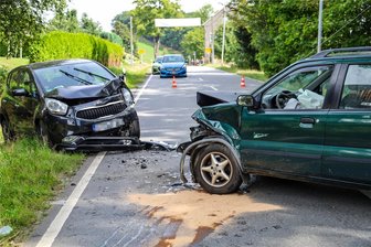 B 101 in Markersbach: Zwei Pkw stoßen frontal zusammen - Dieser Unfall hat sich am Donnerstag in Markersbach zugetragen.