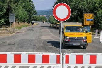 B 101 wegen Bauarbeiten zwischen Aue und Lauter dicht: Kraftfahrer müssen weiten Umweg nehmen - Die  B 101 oberhalb des Abzweigs des Autobahnzubringers ist zwischen Aue und Lauter voll gesperrt.