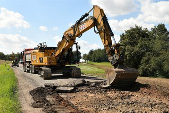 B 107 bei Rochlitz: Arbeiten verzögern sich um Monate – und es wird richtig teuer - Die Straßensanierung der B 107 zwischen dem Abzweig Doberenz und Weiditz dauert länger als geplant.