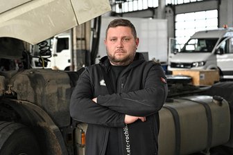 B 107 in Rochlitz ist dicht: Wenn Kunden und Lieferanten vor der Sperrscheibe stehen - Benjamin Hedrich, Prokurist der ETC Rochlitz GmbH, ärgert sich über die Sperrung, die seine Kunden und Lieferanten vor Probleme stellt.