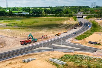 B 169: Anschluss Döbeln-Nord auf die A 14 ist wieder offen - Der Bau auf der B 169 und an der Abfahrt Döbeln-Nord lief seit März. Beide wurden verbreitert und eine Zufahrt zum geplanten Karls Erlebnis-Dorf geschaffen.