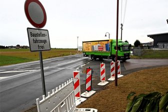 B 169 zwischen Hainichen und Döbeln schon wieder gesperrt - Die B 169 wird zwischen Hainichen und Ortsausgang Arnsdorf ab Montag unter Vollsperrung saniert. Das Gewerbegebiet Schlegel ist vorerst auch in Richtung Hainichen erreichbar.