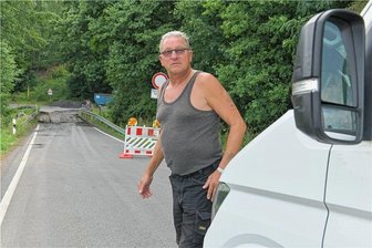 B 173: Auch Schleichwege rund um Oederan sind gesperrt - Frank Morenz aus Neukieritzsch bei Borna wollte eigentlich nach Chemnitz. Stattdessen musste er mit seinem Lieferwagen an der Straßensperre in Schönerstadt umdrehen.