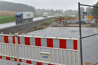 B 173-Baustelle bei Kleinschirma: So weit sind die Arbeiten gediehen - An der Bundesstraße 173 in Höhe Kleinschirma werden zwei Brücken neu gebaut. Zudem wird die Fahrbahn auf einer Länge von rund 400 Metern erneuert. Deshalb entstand eine provisorische Umgehungsstraße.