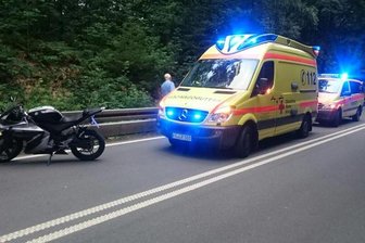 B 173: Obere Soldatengrabkurve nach Unfall halbseitig gesperrt -