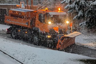 B 173 und B 101 betroffen: Schnee und Glätte bringen Behinderungen in Mittelsachsen - Der Winterdienst war unter anderem bei Frankenberg unterwegs.