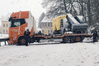 B 173 zwischen Flöha und Freiberg über fünf Stunden blockiert - Ein quer stehender Lkw mit Anhänger hat am Silvestertag in Falkenau die B 173 blockiert.