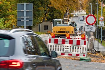 B 174: Kommt für Ortsdurchfahrt Reitzenhain ganztags Tempo 30? - Die Bauarbeiten auf der Trebrastraße zwischen der Bundesstraße 171 und dem Abzweig Anton-Günther-Weg dauern länger.