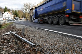 B 175 in Rochlitz in Kürze wieder dicht: Fahrbahnerneuerung steht an - Der Abschnitt von der Schloßstraße (Foto) zum Mühlplatz der Bundesstraße 175 in Rochlitz soll saniert werden.