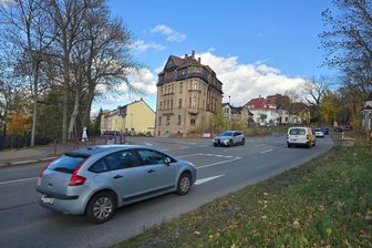 B 175 in Werdau stadteinwärts gesperrt: Zwei Wochen Umleitung für Pendler - In dem Bereich beginnen am Montag Sanierungsarbeiten. Der Abzweig Königswalde ist dicht.