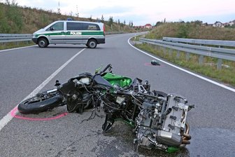 B 180: 22-Jähriger Biker bei Unfall getötet - 
