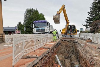 B 180 in Niederwürschnitz ist ab Montag wieder voll gesperrt - Die Arbeiten auf der Baustelle auf der B 180 in Niederwürschnitz (das Foto entstand kurz vor der Winterpause) sollen am Montag fortgesetzt werden.Foto: Andreas Kretschel (Archiv)