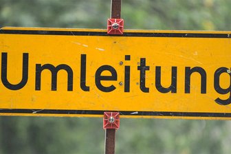 B 180 in Niederwürschnitz rund zwei Monate gesperrt - Auf der B 180 müssen Autofahrer im Erzgebirge wieder eine Sperrung in Kauf nehmen.