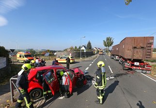 B 180: VW kracht auf Laster - 