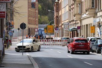B 283 in Aue ab Freitag teilweise wieder frei – und neu gesperrt - Zuletzt war die Wettinerstraße (B 283) in Aue bis Höhe des Wettiner Platzes voll gesperrt.