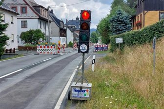 B 283 in Zwota: Baustelle bis zum 25. August verlängert - Die Bauarbeiten auf der B 283 in Zwota dauern voraussichtlich noch bis Ende August.