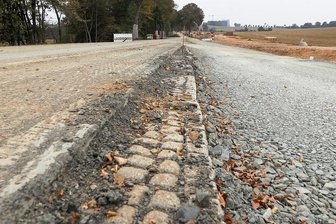 B 92 zwischen Plauen und Oelsnitz bleibt länger gesperrt - Die derzeit gesperrte B 92 erhält im November eine neue Asphaltdecke zwischen Oberlosa und der A 72.