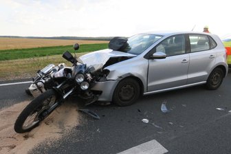 B 93 bei Schneeberg nach Unfall voll gesperrt -