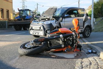 B 93: Motorrad kollidiert mit Leichtkraftfahrzeug -
