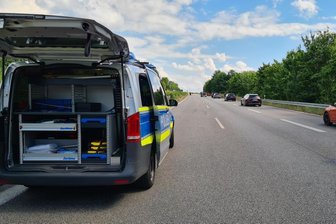B 93: Schwerer Unfall auf der Überholspur - 