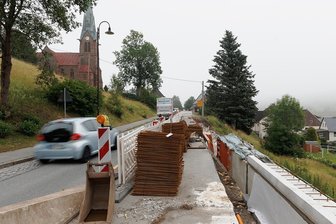 B-95-Sperrung in Ferien kommt - Oberwiesenthal öffnet Schlupfloch - Die Baustelle in Hammerunterwiesenthal rückt zu Ferienbeginn in Richtung Annaberg Buchholz weiter. Dann wird die B 95 voll gesperrt. 