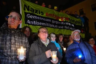 Am Samstagabend versammelten sich bei Gegendemonstrationen laut Veranstalter mehr als 2000 Menschen in der Erzgebirgsstadt, um ein Zeichen gegen Rechts zu setzen.
