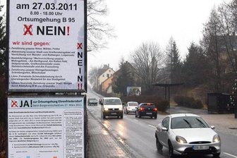 
              <p class="artikelinhalt">Für Nein und Ja wurde im Vorfeld des Bürgerentscheids geworben. Mit etwa 52 Prozent setzten sich die Befürworter knapp durch. Doch nun heißt es von der Kommunalaufsicht: Der Bürgerentscheid gilt nicht. Fotomontage: </p>
            