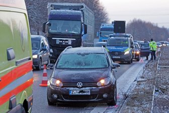 B93 bei Crossen: Mann kommt bei Unfall ums Leben -